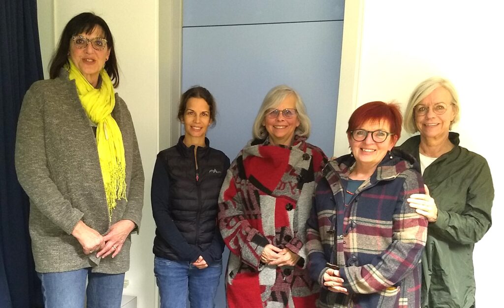 Die Frauen in den Kreistag besuchen die Geschäftsführerin des KKH Freudenstadt, Monique Bliesener (2. v. l.) zu einem Gespräch